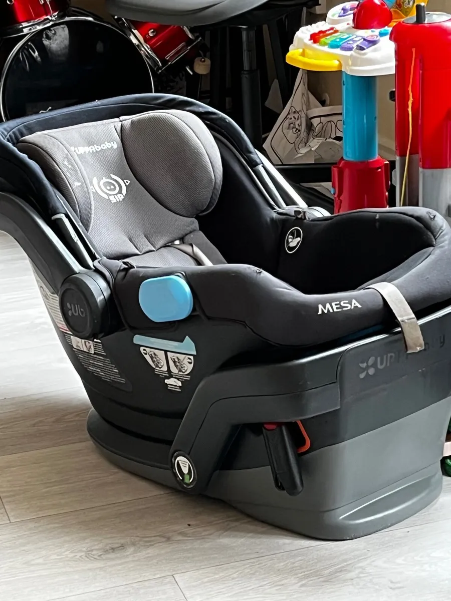 Uppababy Mesa Infant Car Seat and Base