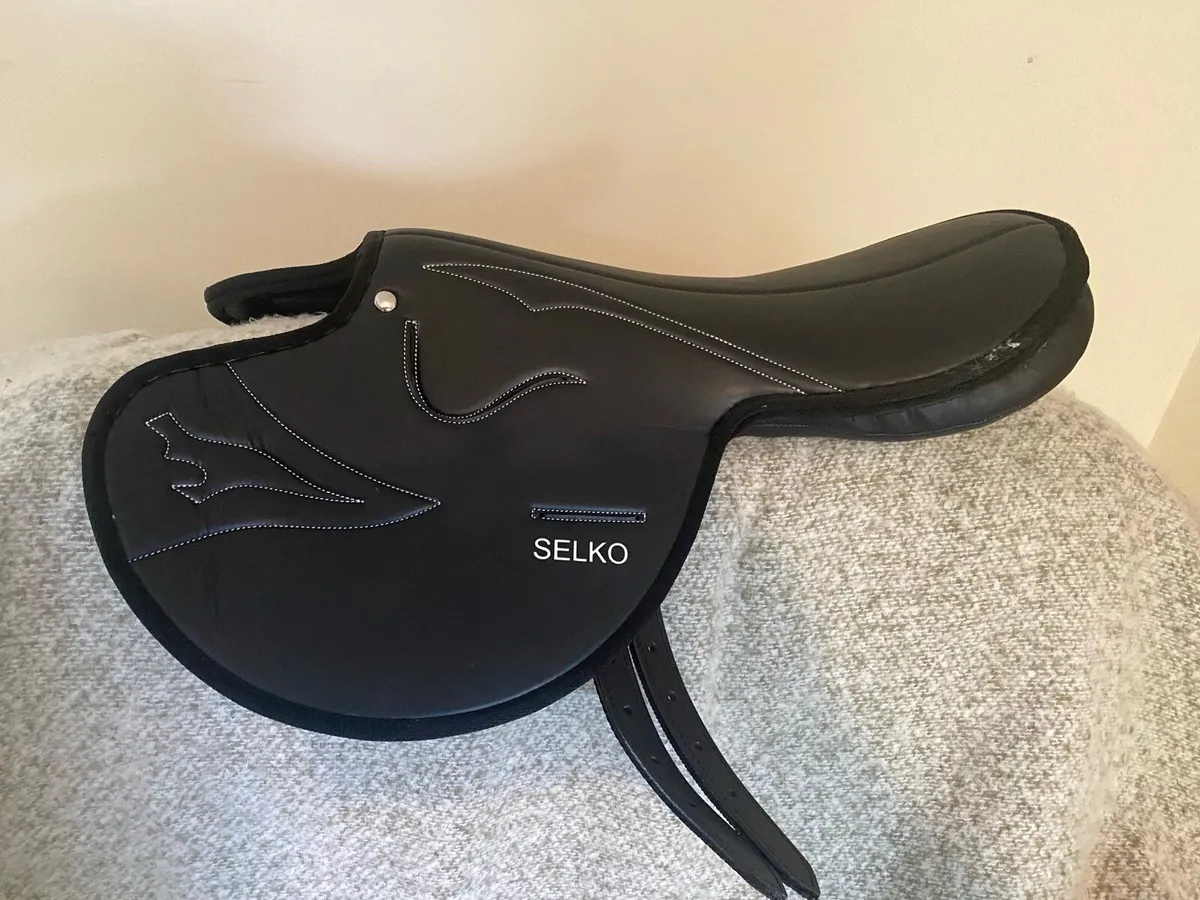 Race exercise saddles - Image 1