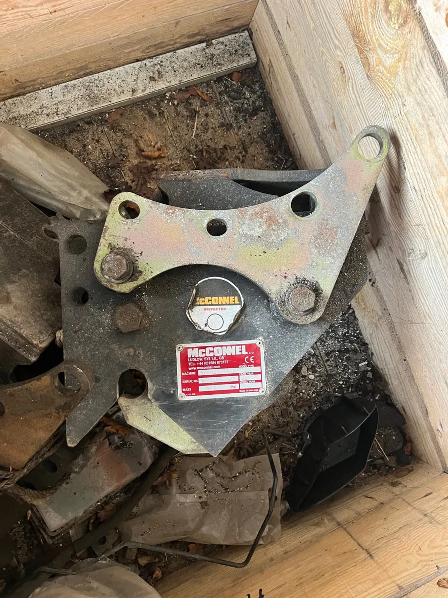 Deutz newholland Axle brackets - Image 2