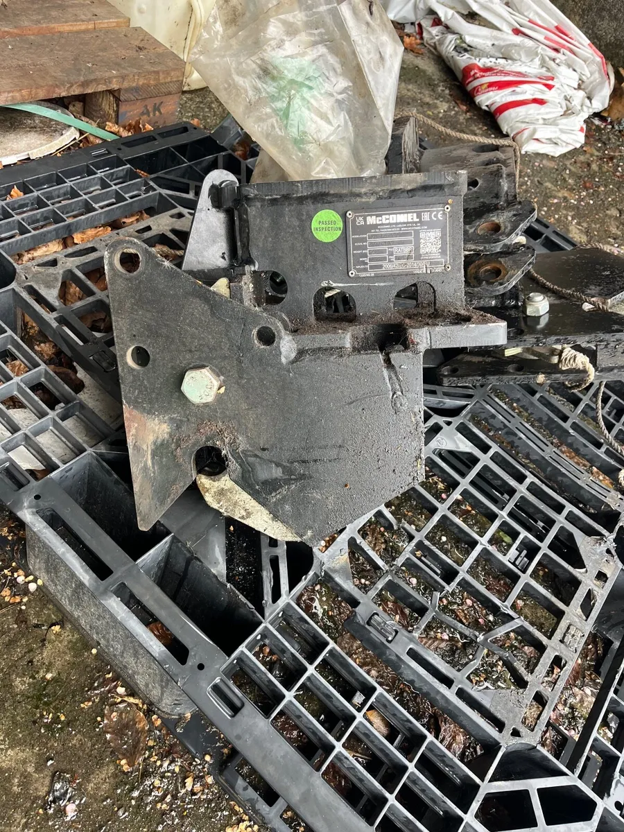 Deutz newholland Axle brackets - Image 3