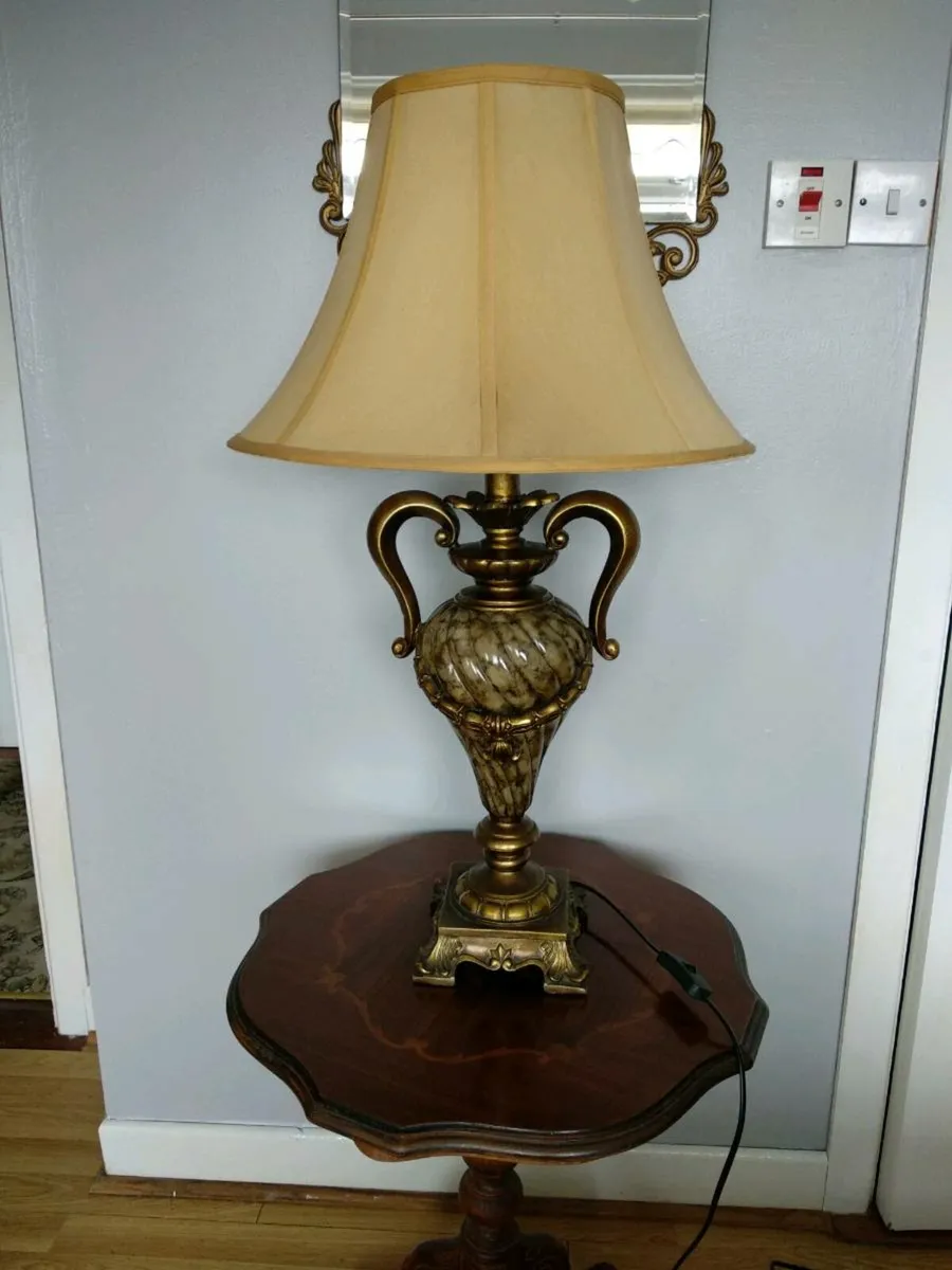 Table lamp