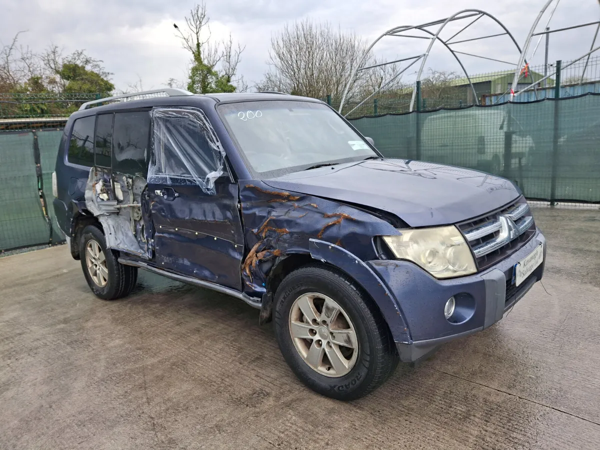 2007 Mitsubishi Pajero  3.2 Diesel Commercial - Image 2