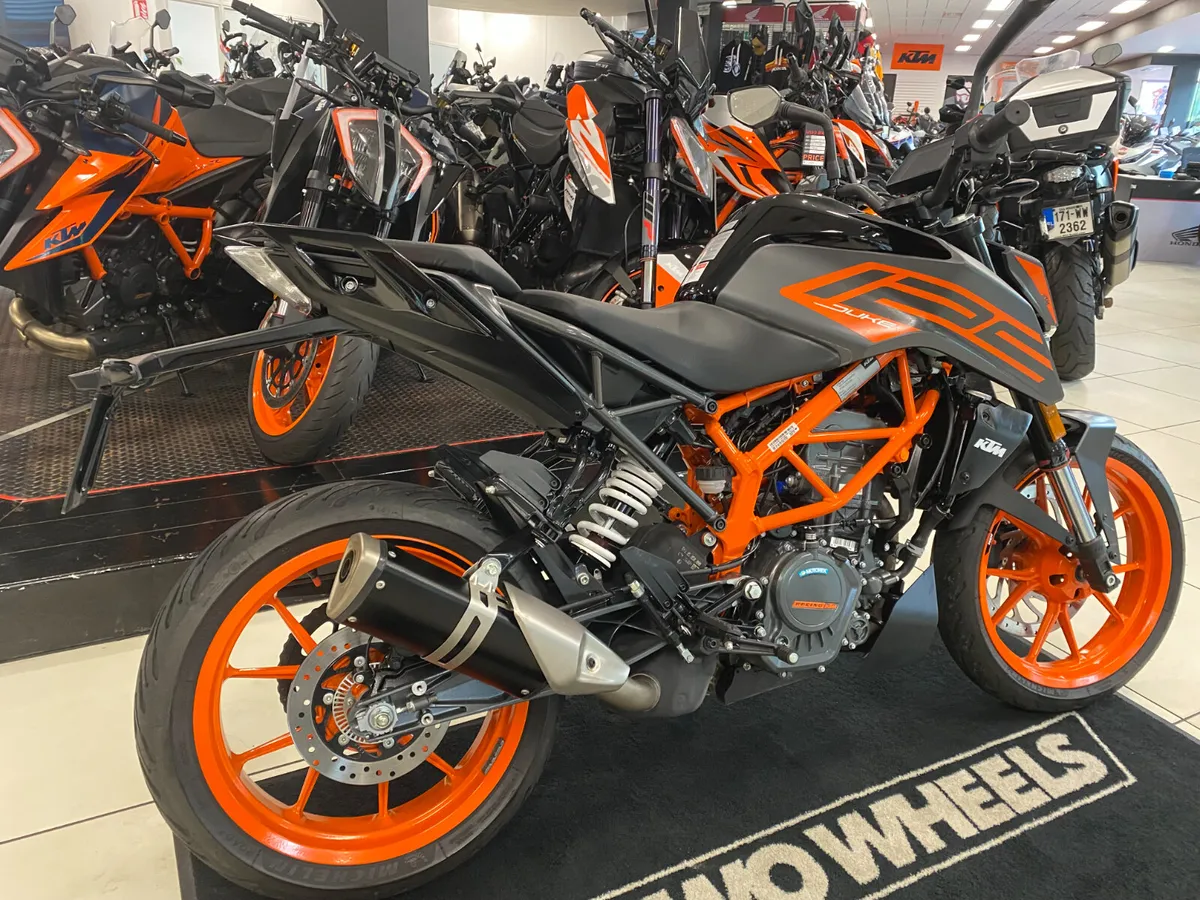 KTM 125 Duke - Image 2