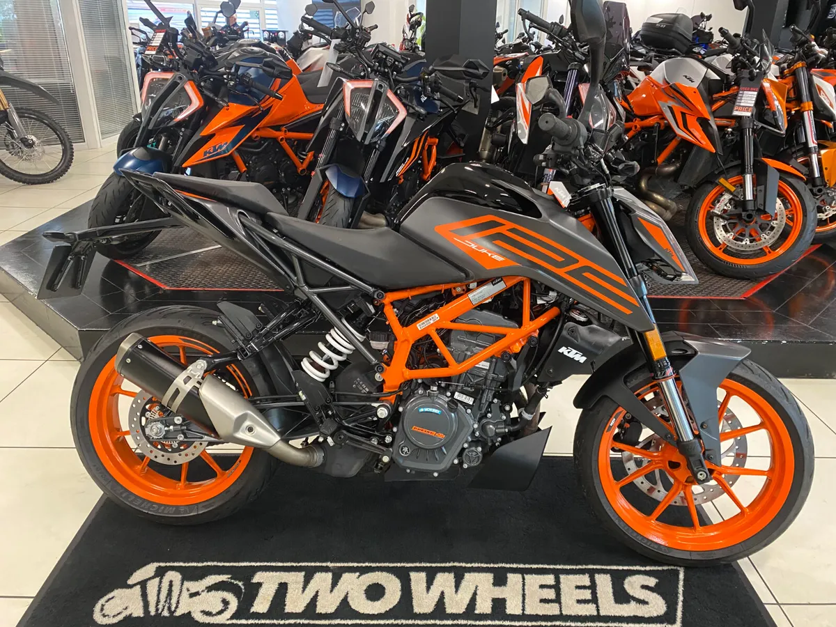 KTM 125 Duke - Image 1