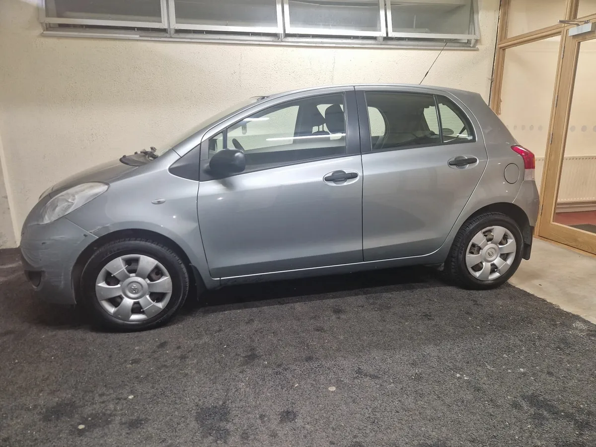 Toyota Yaris 2010 - Image 2
