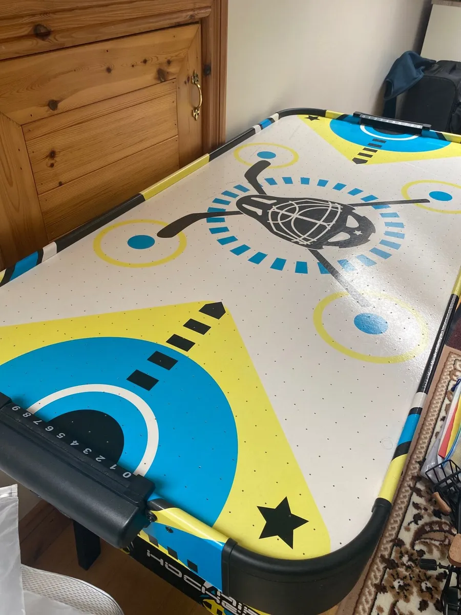 Air hockey table - Image 1