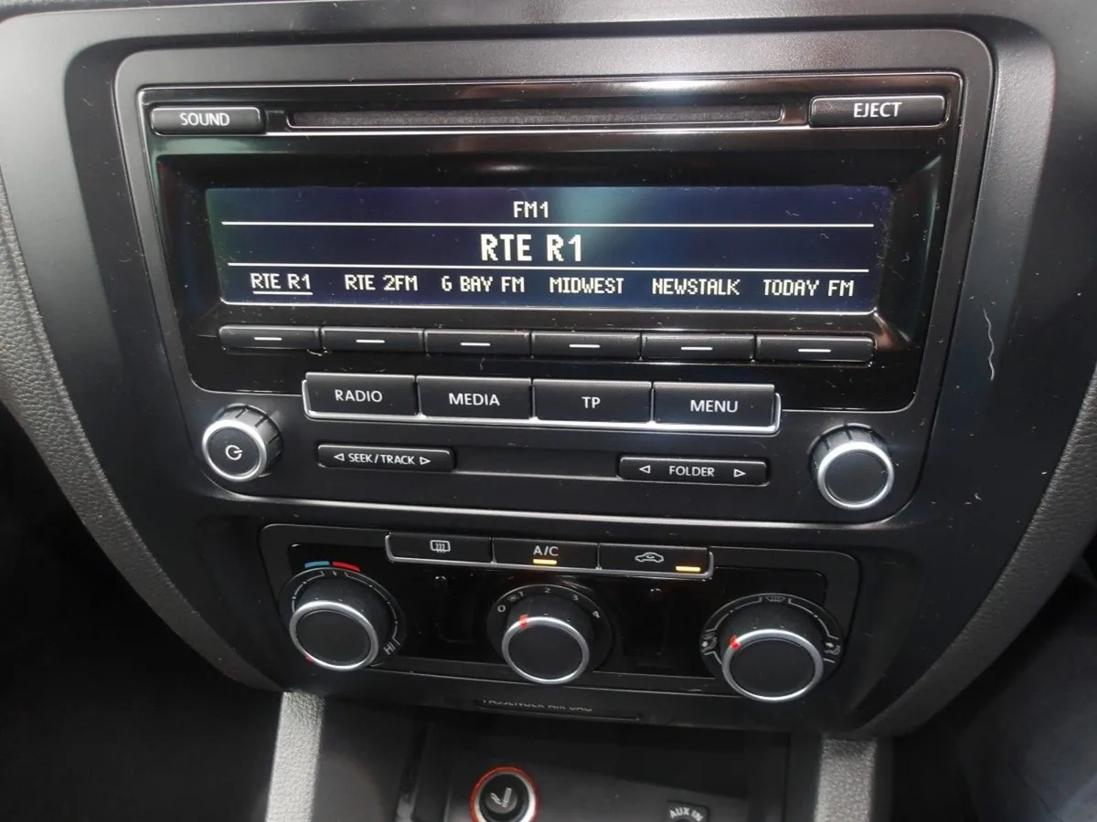 Volkswagen Jetta 1.6 TDI Comfortline - Image 2
