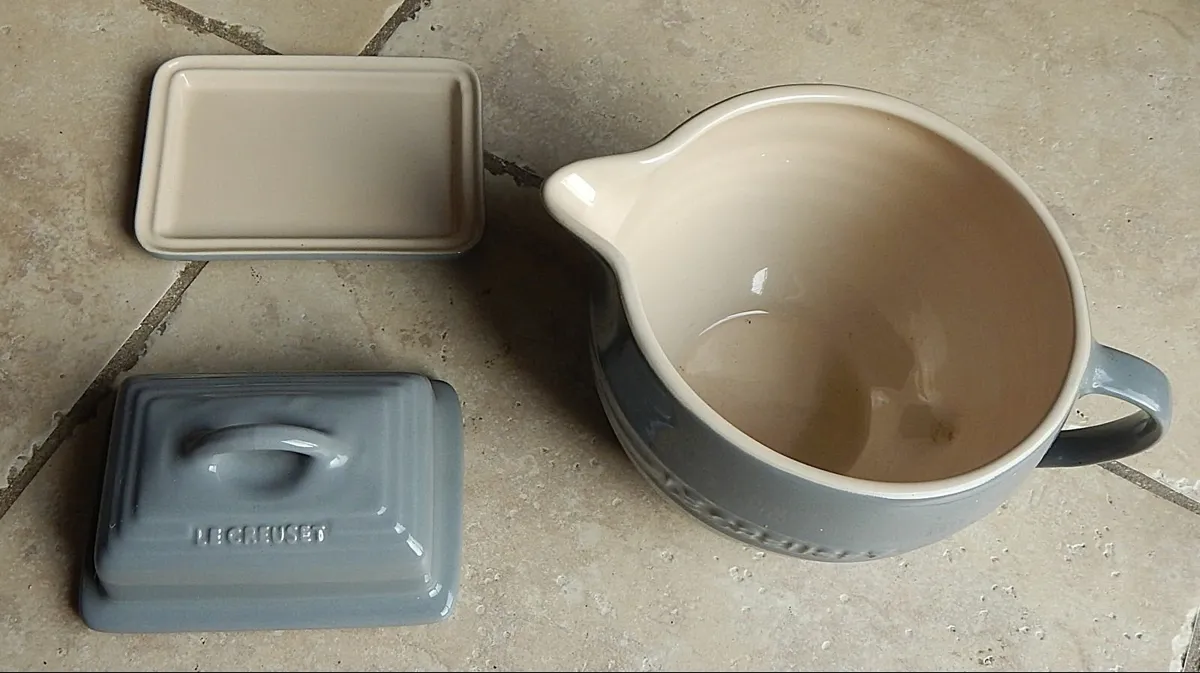 Le Creuset Mixing Bowl & Butter Dish - Image 4