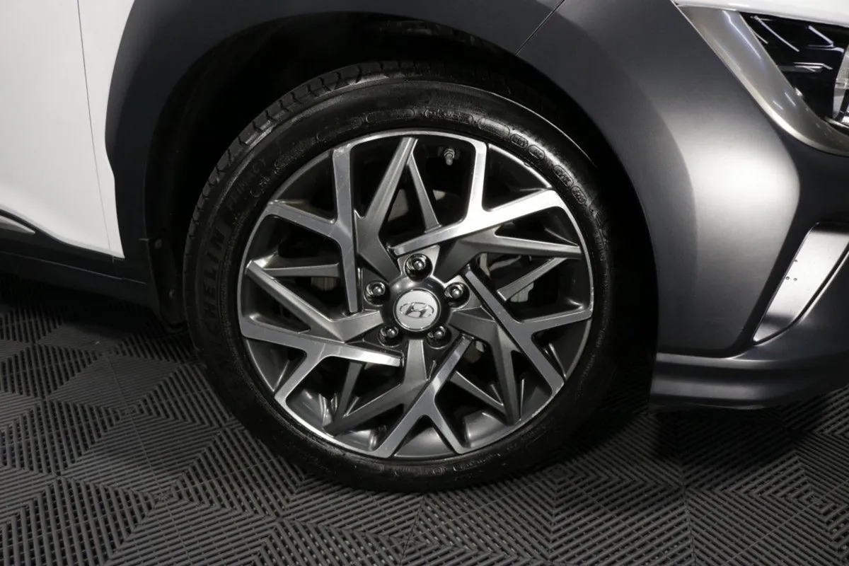 Hyundai Kona Hybrid Executive 1.6l Petrol Compact - Image 3