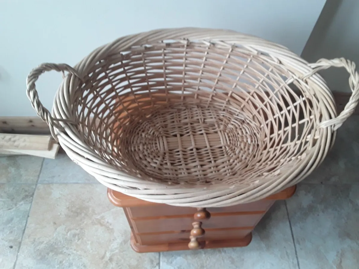 Large basket new condition - Image 1