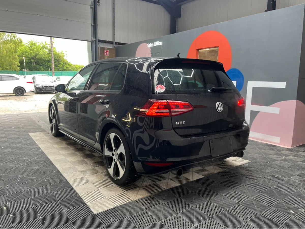 Volkswagen Golf 2.0 GTI / 44k KMs / REVERSE CAMERA - Image 4