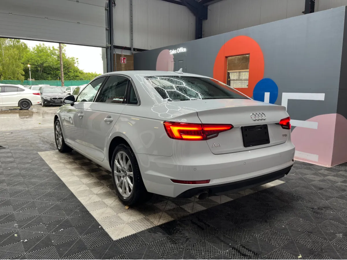 Audi A4 AUDI A4 AUTOMATIC 2.0 TFSI / 56k KMs / HEA - Image 4