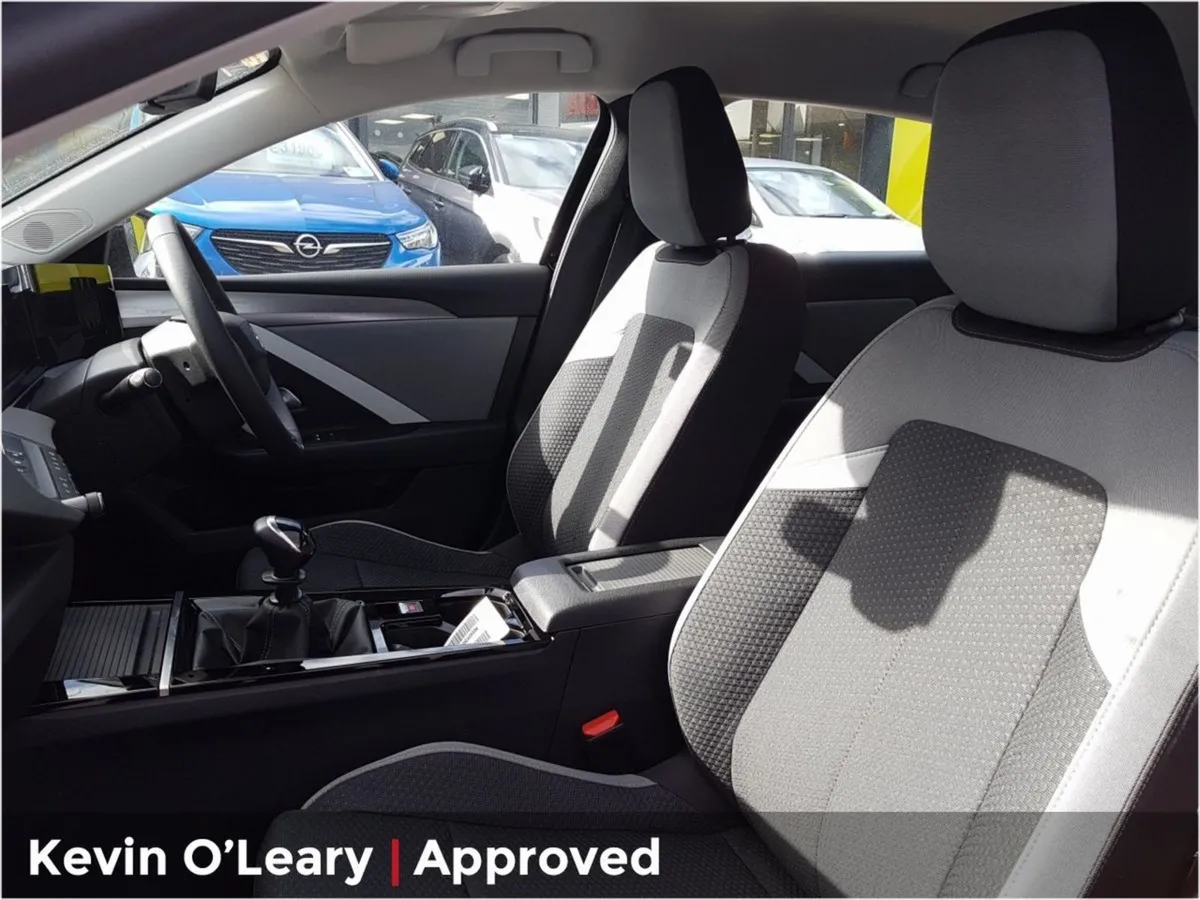 Opel Astra 1.2t SC - Image 4