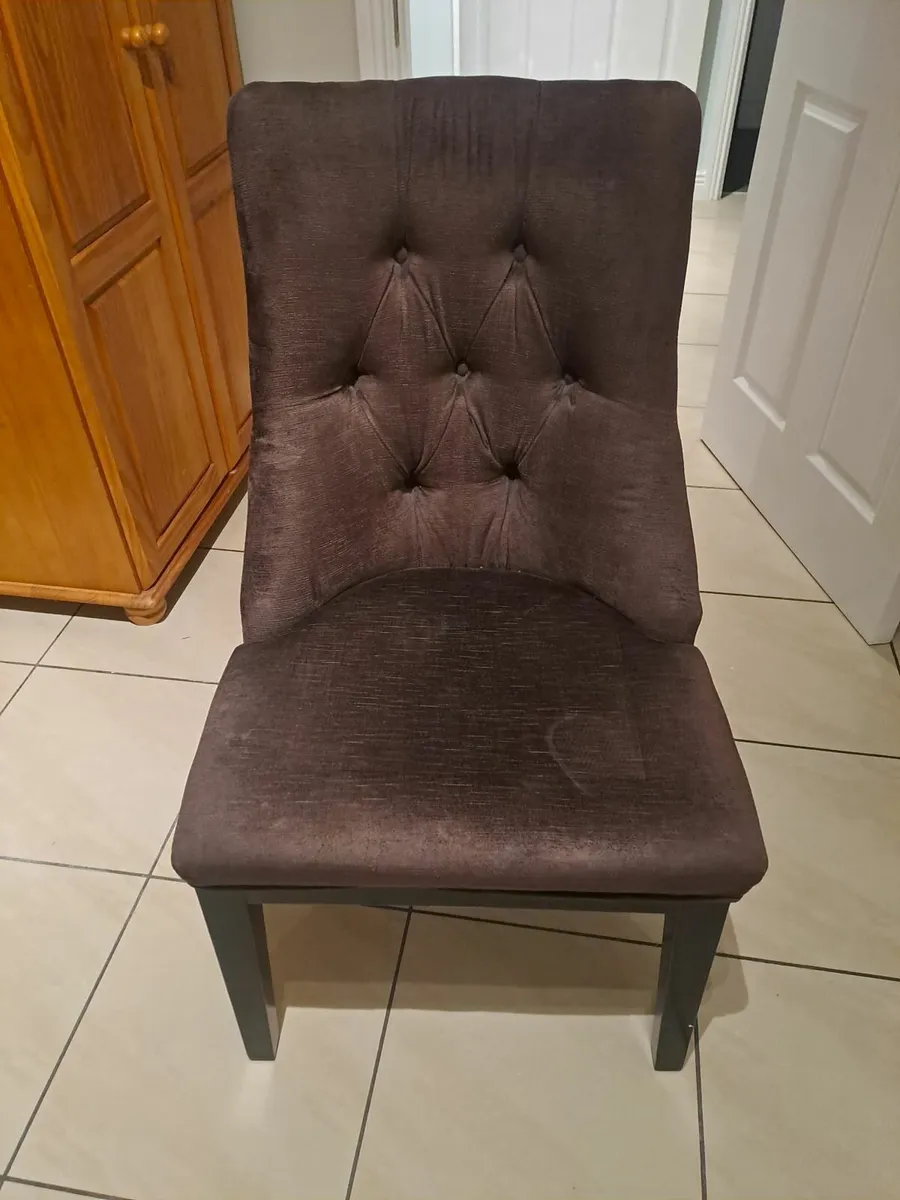 Table chairs - Image 1