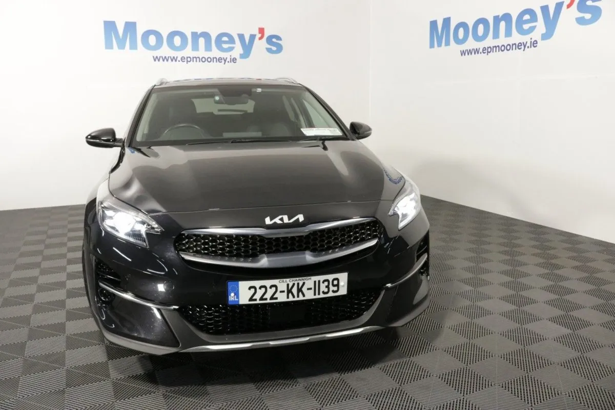 Kia Xceed K2 Very High Spec 1.5l Petrol Hatchback - Image 2