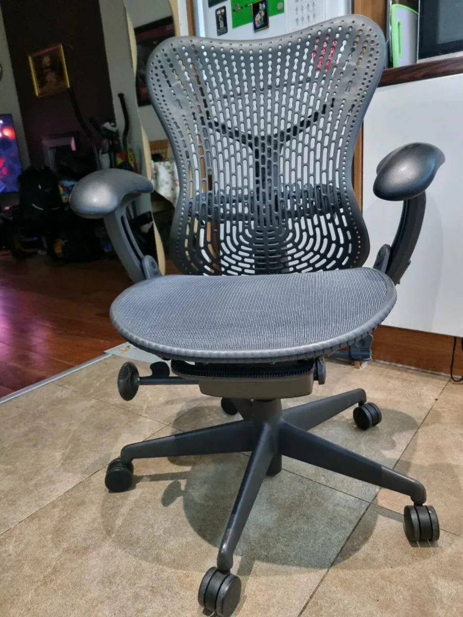 Ergonomic Chair Herman Miller Mira 1 - Image 2