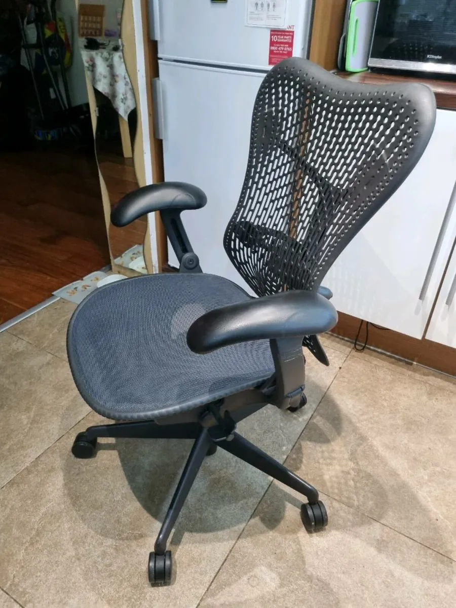 Ergonomic Chair Herman Miller Mira 1 - Image 3