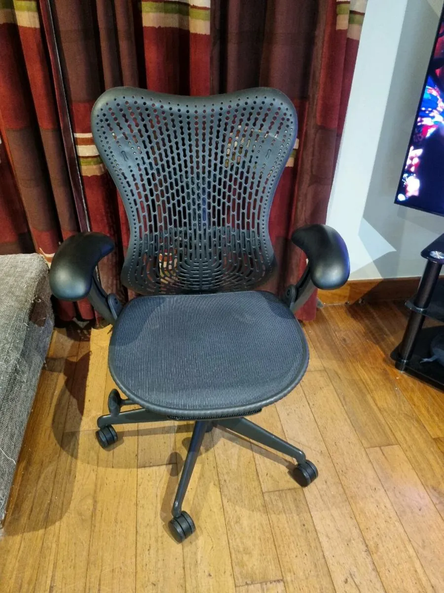 Ergonomic Chair Herman Miller Mira 1 - Image 4