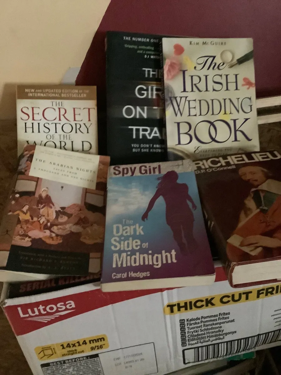 Bundle of books - Image 1