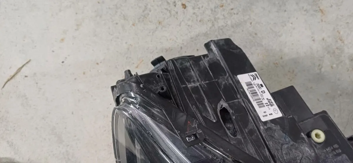 Citroen Berlingo R/H Headlight - Image 4