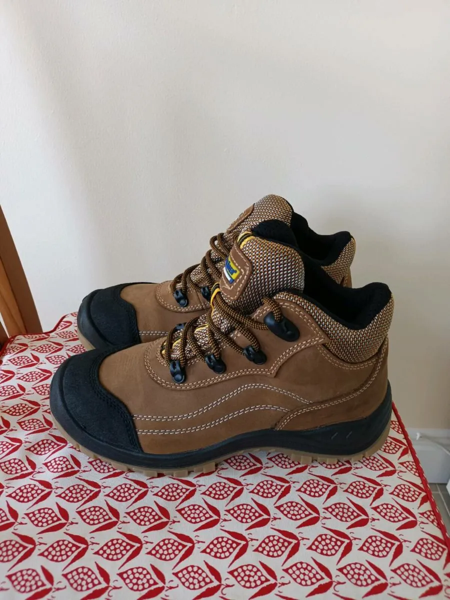New Blaklader Safety Boots Size 8 (42) - Image 3