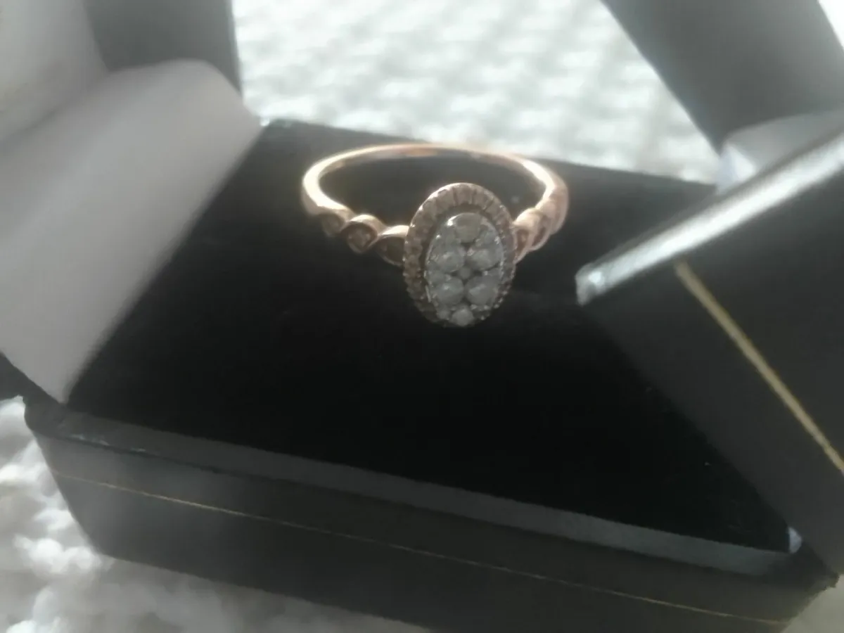 9ct ROSE GOLD  DIAMOND ( 0,65 CT ) RING SIZE N - Image 1