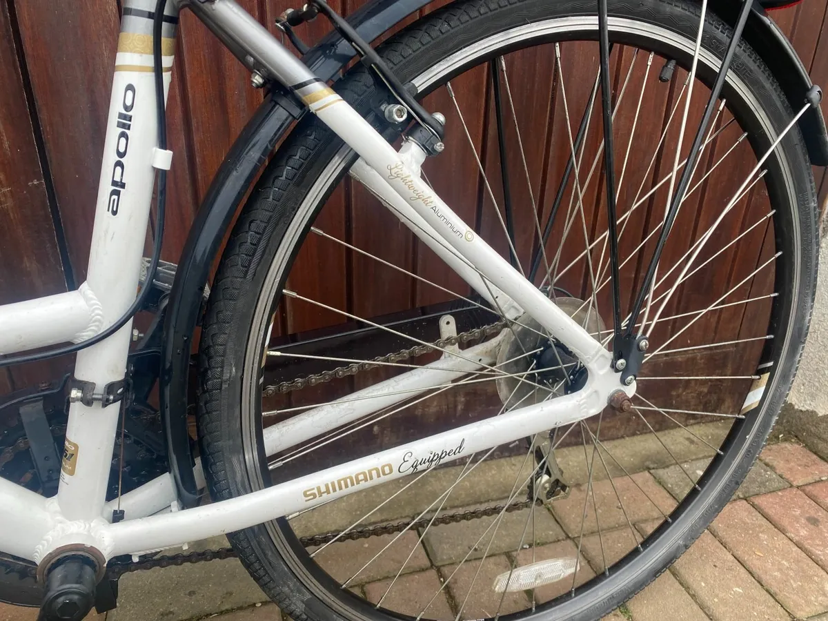 Apollo Elyse Womens Hybrid Bike - 18 inch frame - Image 3