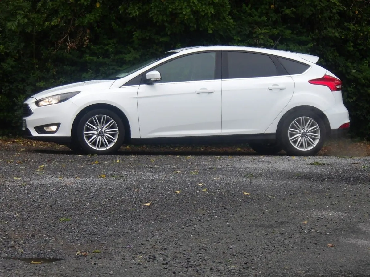Ford Focus 1.0 Ecoboost 100PS Zetec  Sat-nav - Image 1