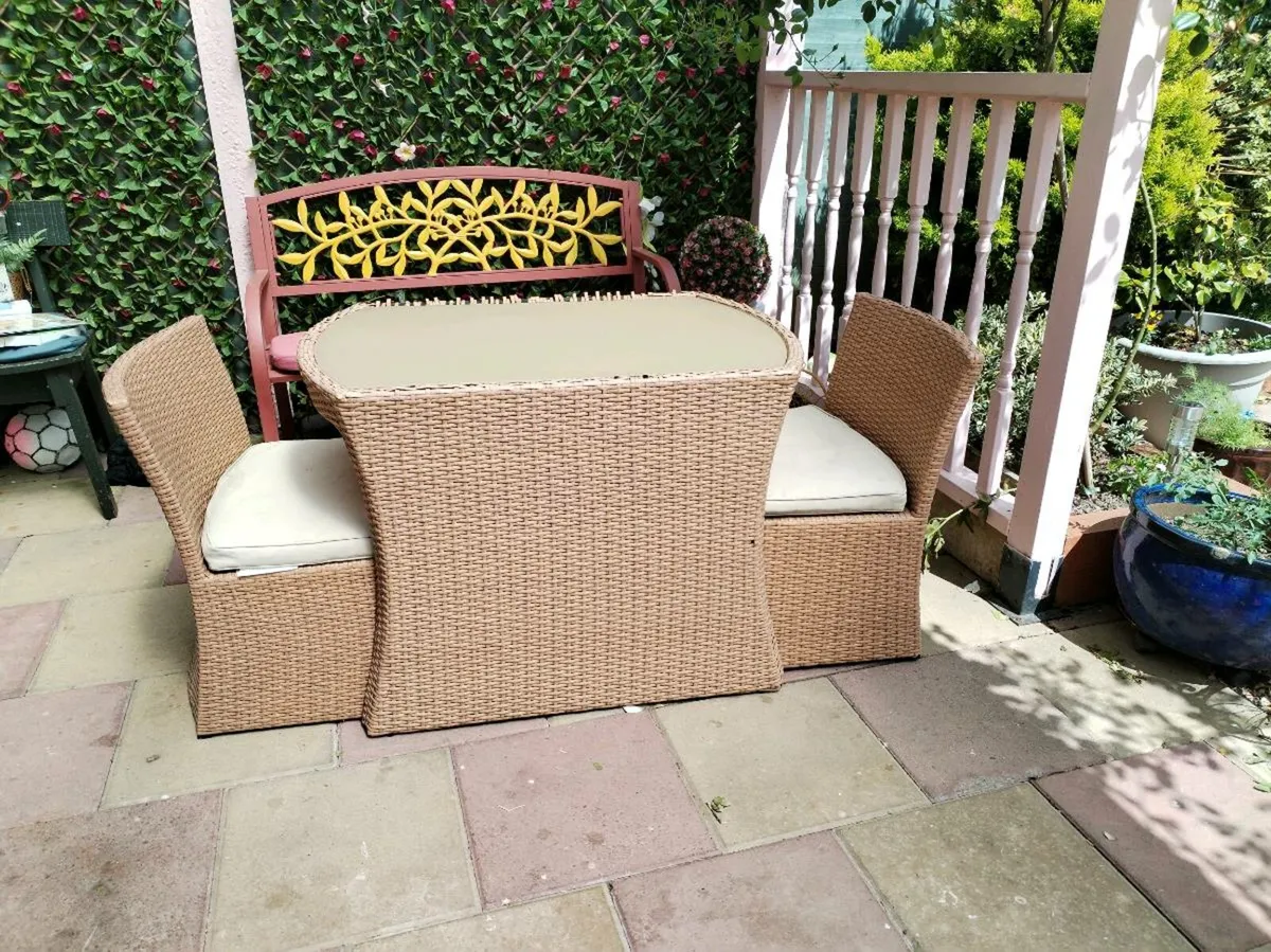 Garden table and chairs - Image 1