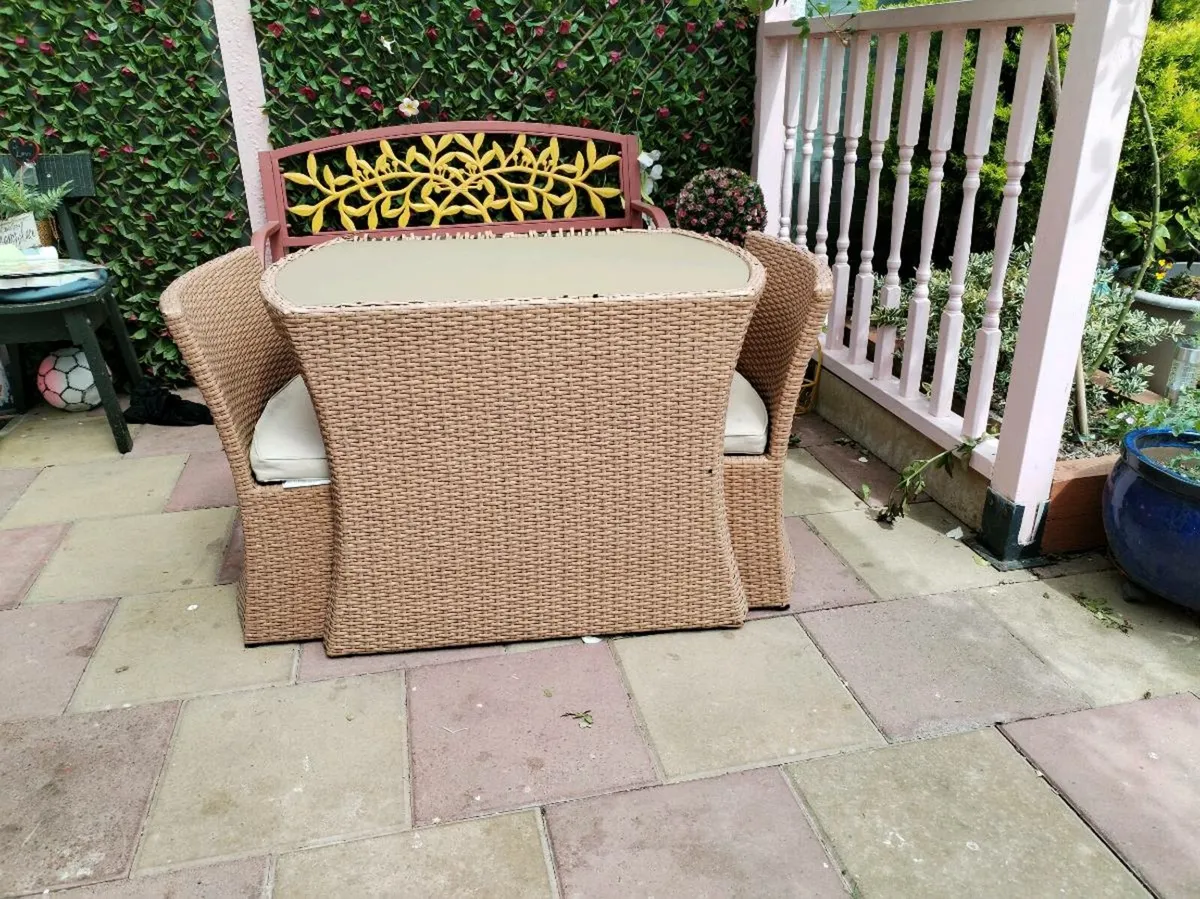 Garden table and chairs - Image 2