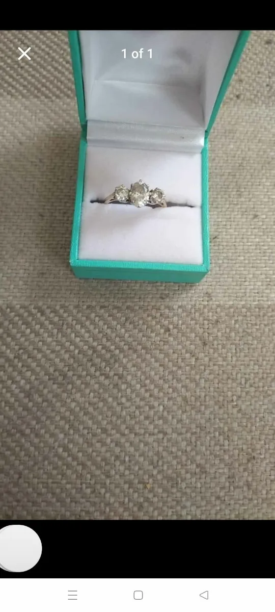 Diamond gold ring