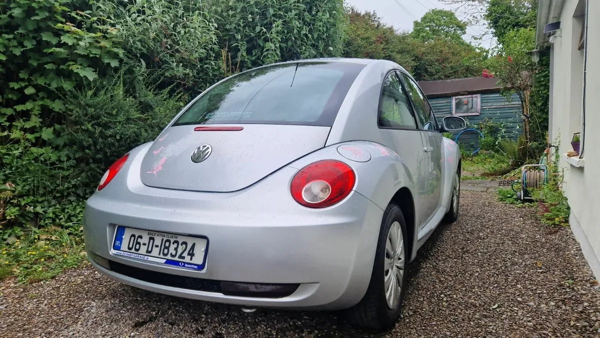 Volkswagen Beetle 2006 - Image 1