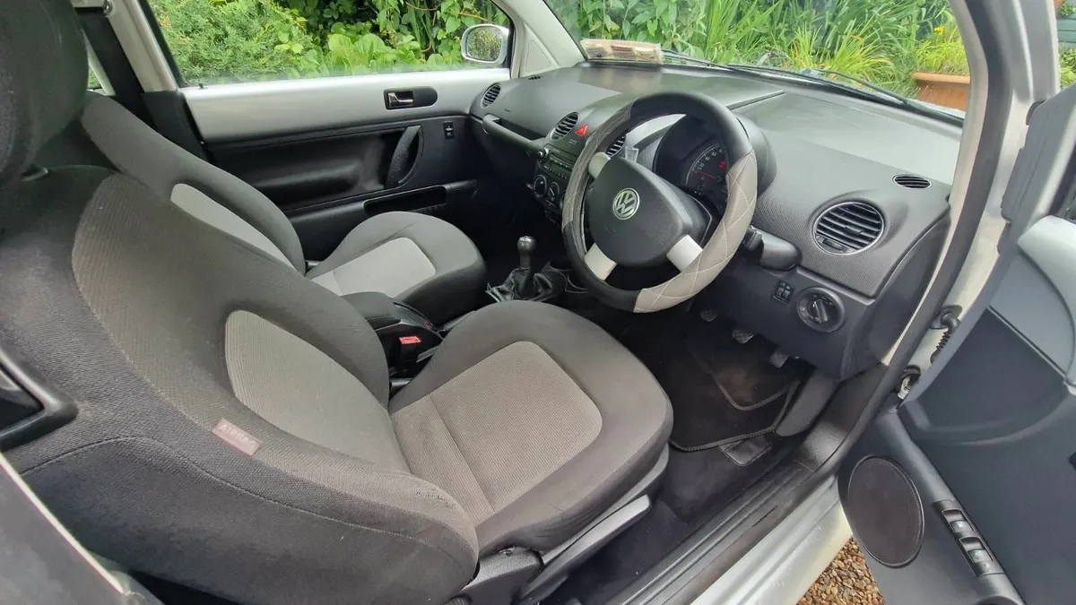 Volkswagen Beetle 2006 - Image 2