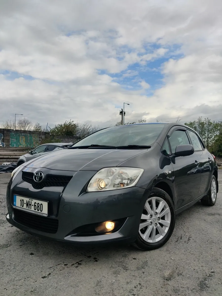 Toyota Auris 2010 - Image 1