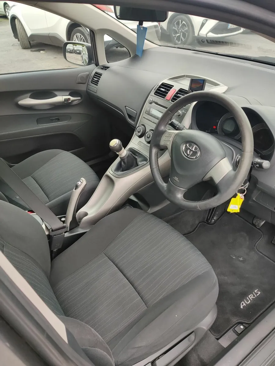 Toyota Auris 2010 - Image 4