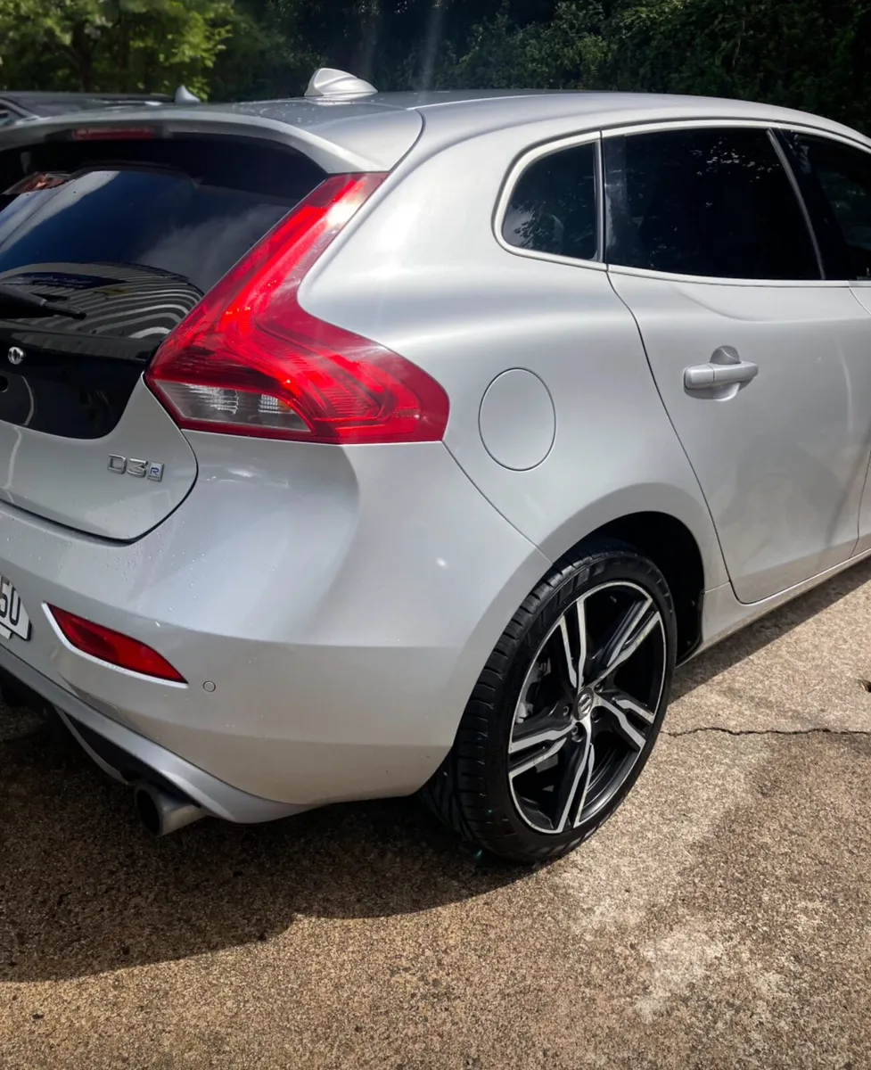 2017 Volvo V40 D3 R-Design Pro 2.0L Diesel (150hp) - Image 4