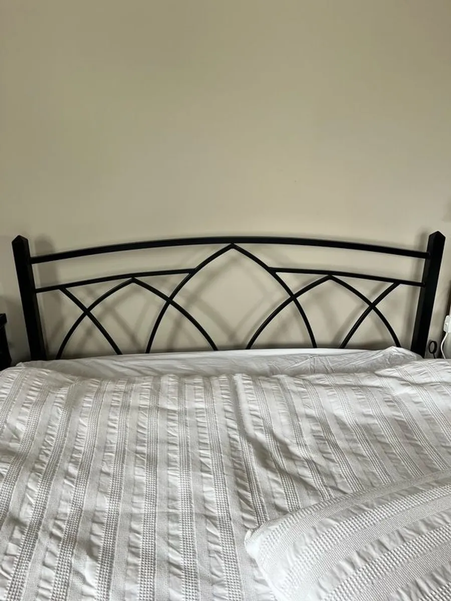 double bed metal frame - Image 1