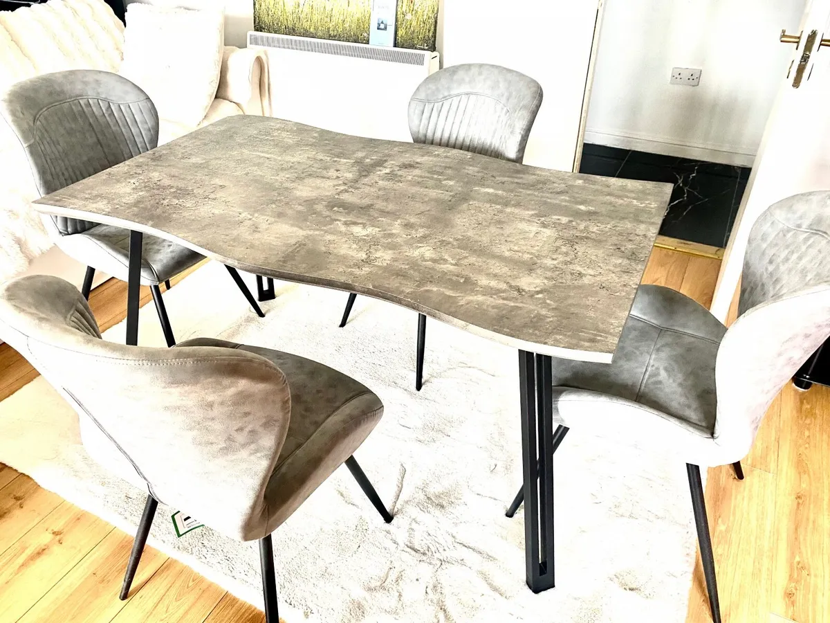 Kitchen table with 4 chairs - Image 1