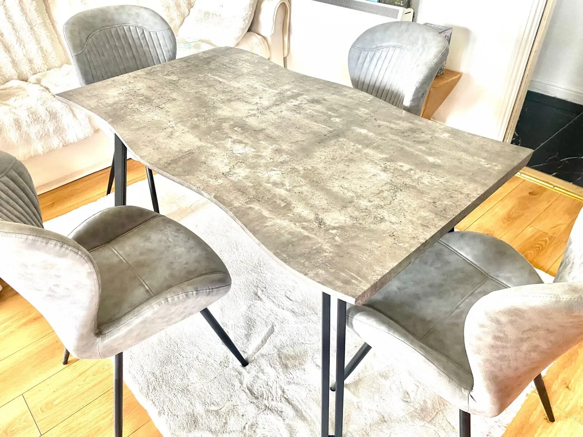 Kitchen table with 4 chairs - Image 3