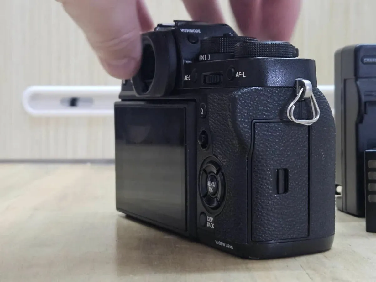Fujifilm Fuji X-T2 Digital SLR - Image 4