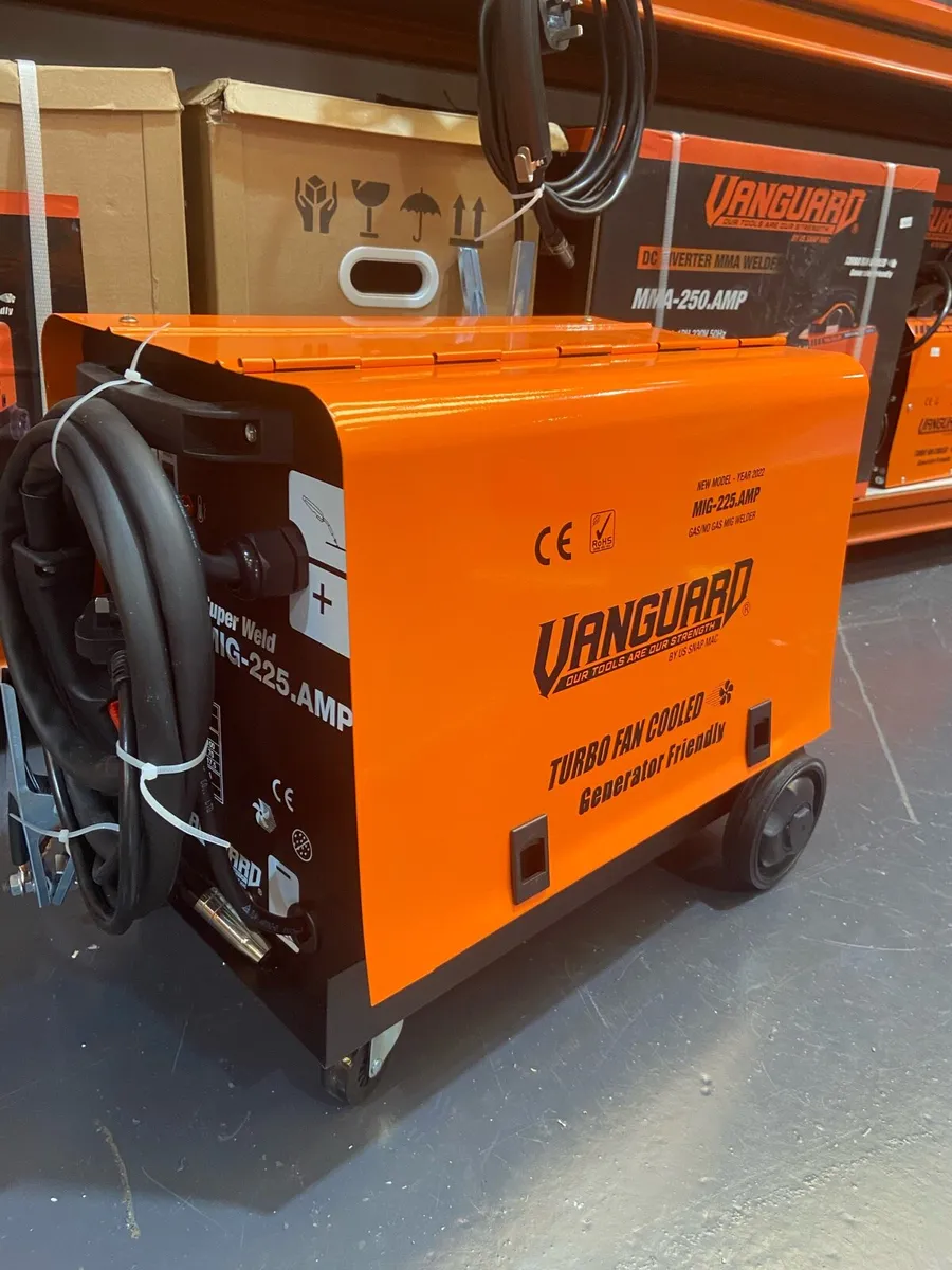225 AMP MIG WELDER - Image 1