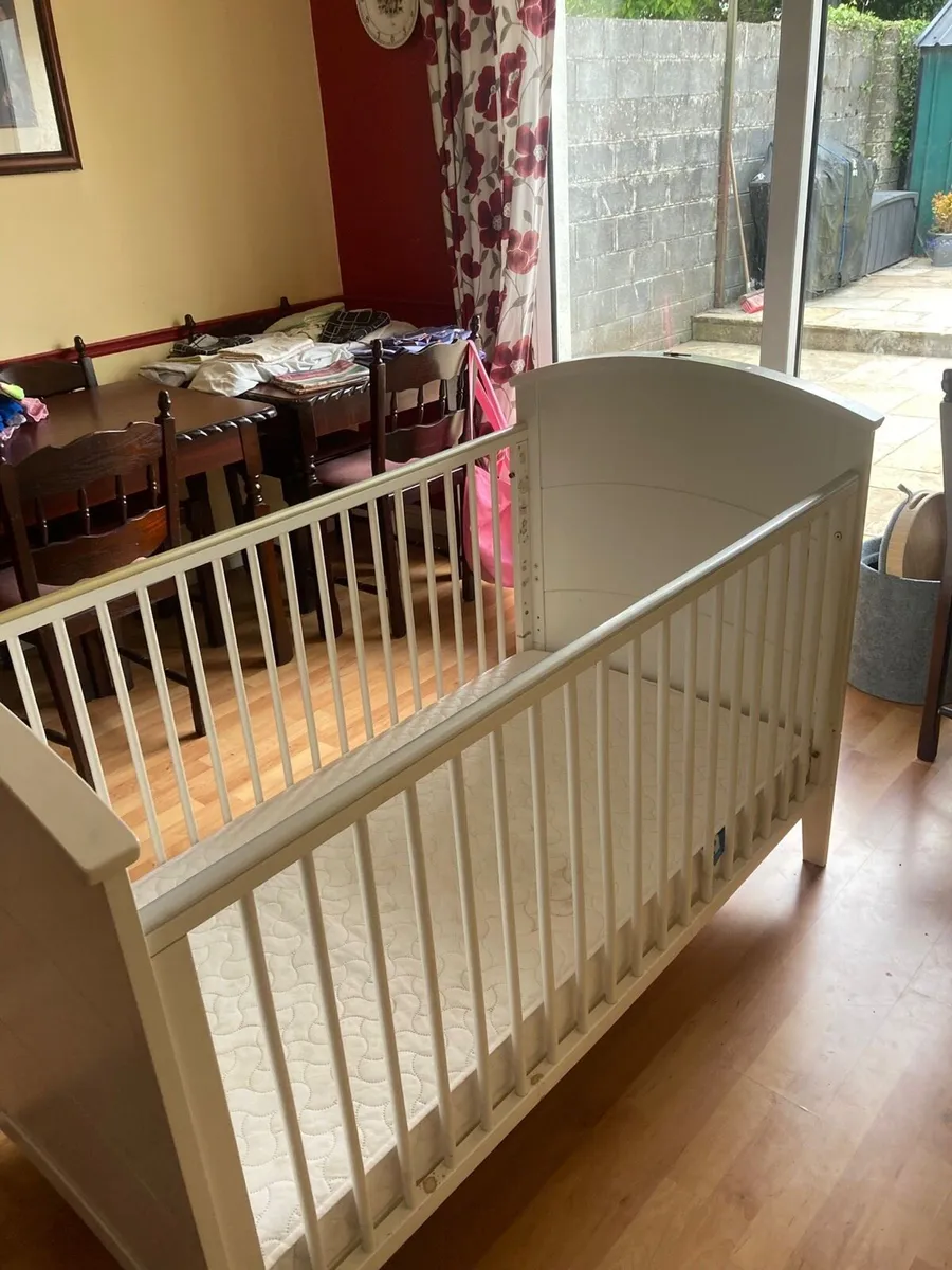White cot - Image 2