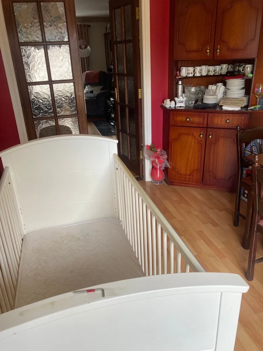 White cot - Image 3