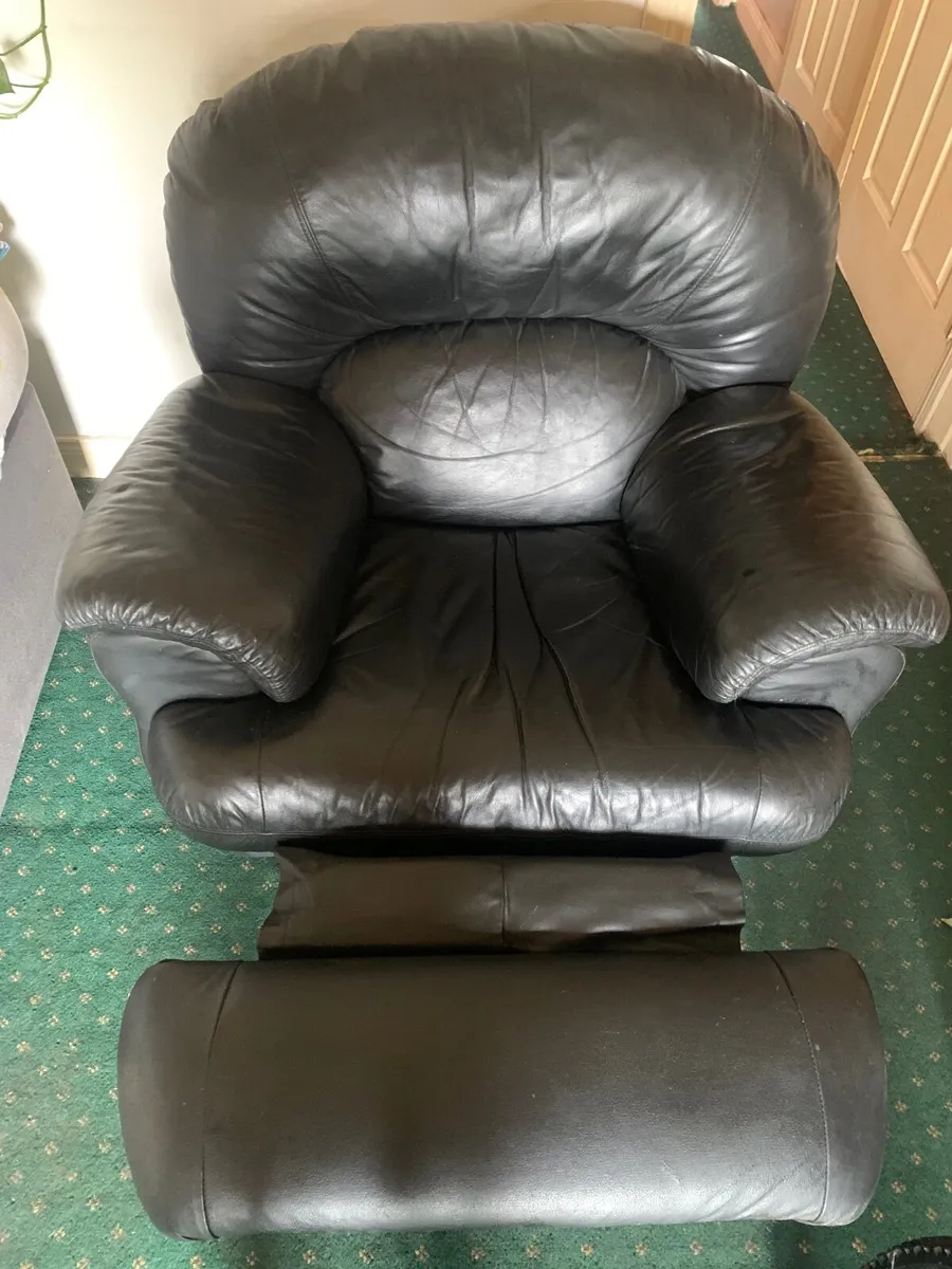 Furniture, 2x leather arm chairs for sale - Image 1