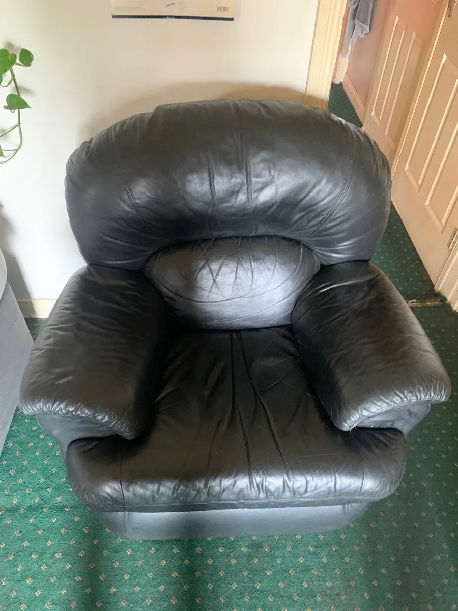 Furniture, 2x leather arm chairs for sale - Image 2