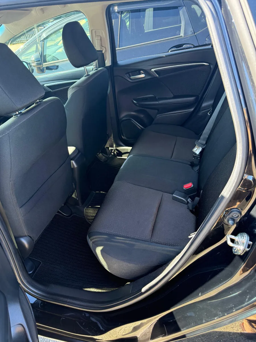Honda Fit 2015 auto hybrid - Image 2