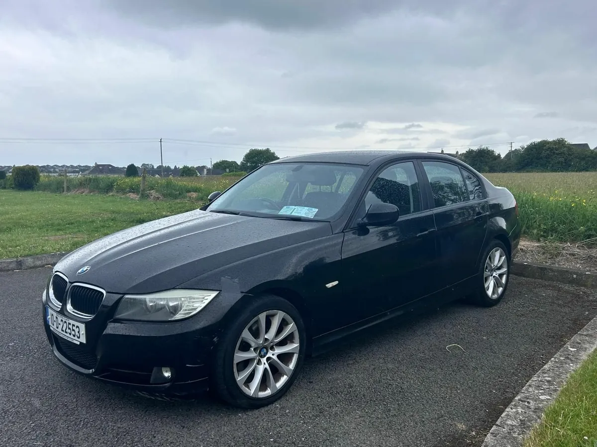 BMW 3-Series 2010 - Image 2