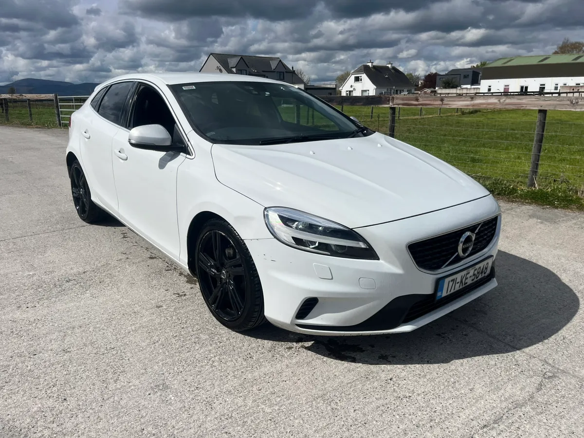 2017, Volvo V40 R-design - Image 1