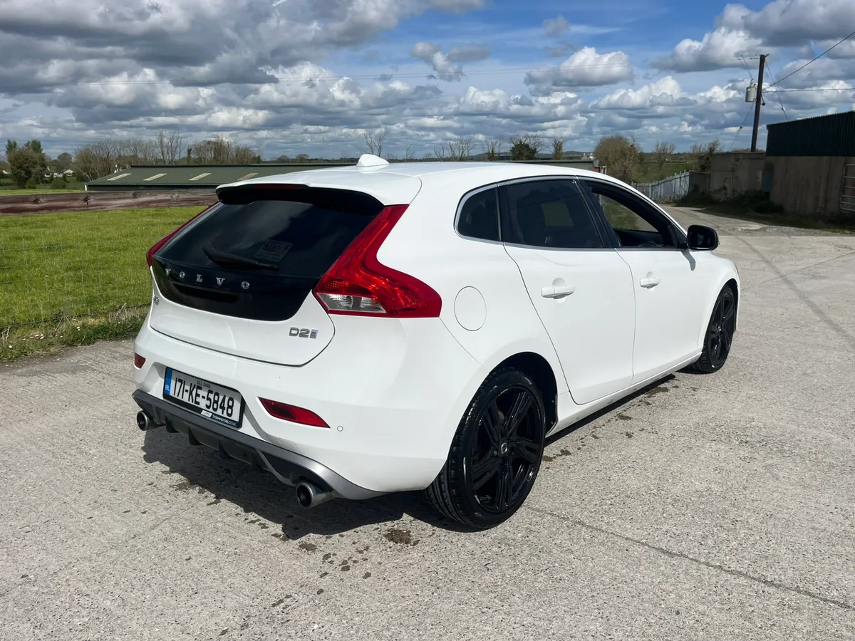2017, Volvo V40 R-design - Image 3