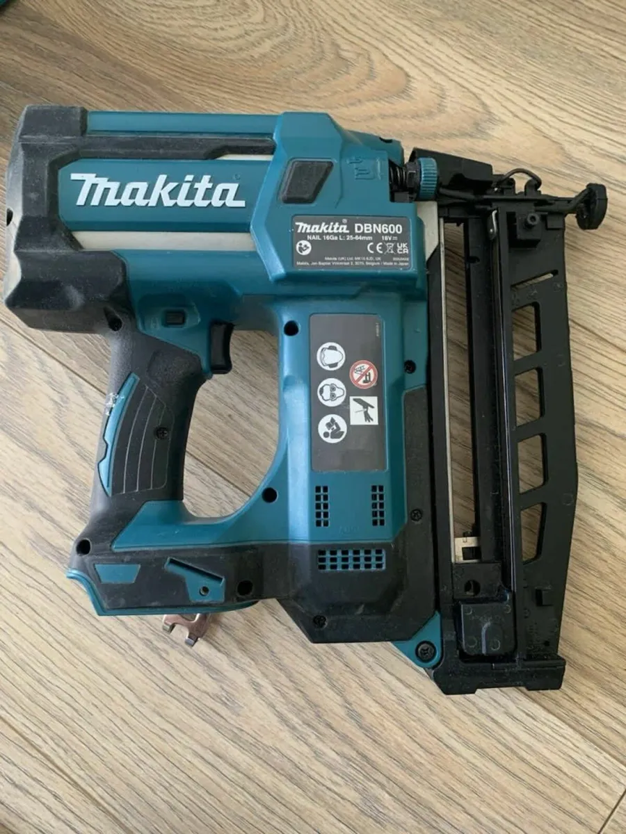 Makita DBN600RTJ 18V Finishing Nailer - Image 3
